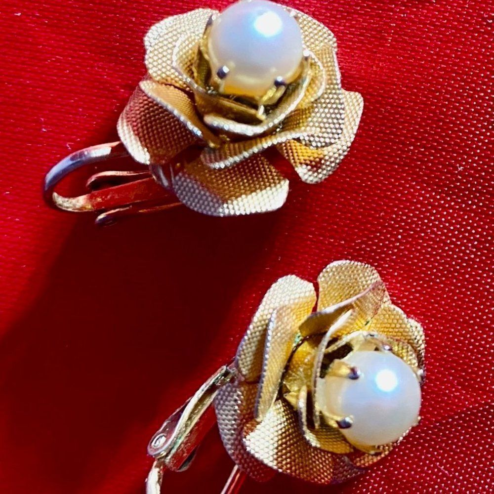 Costume Clip-On Earrings - Roses w/ Pearl